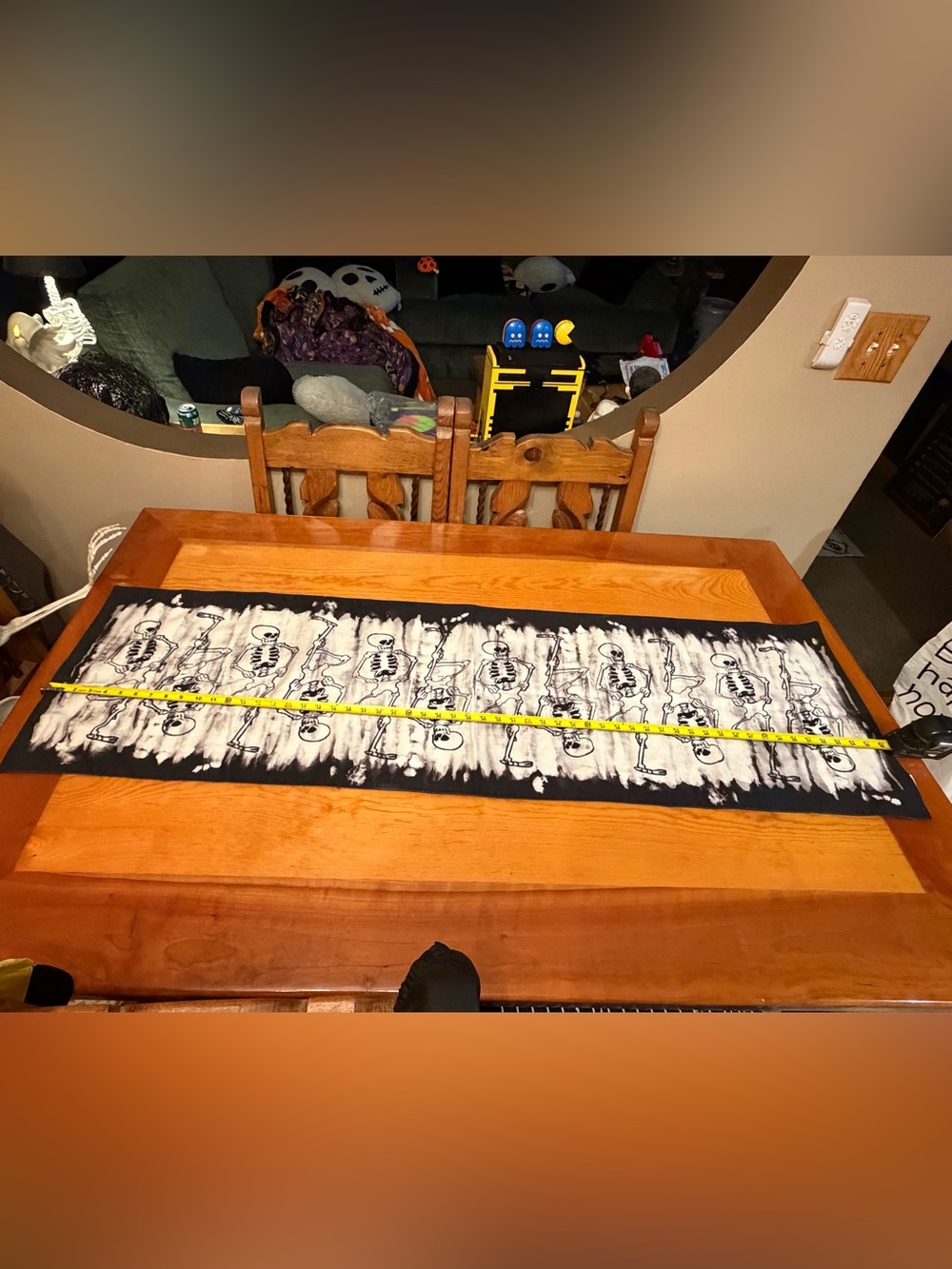 Dancing skeleton table runner - Picture 2 of 5